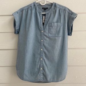 NWTs J Crew Mercantile Chambray cap sleeve button down. Size XS. 100% Cotton.